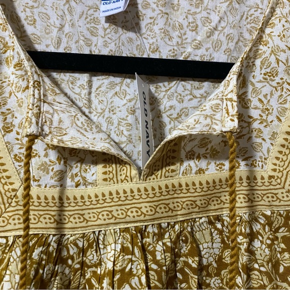 Old Navy Split Neck Blouse - Picture 6 of 9